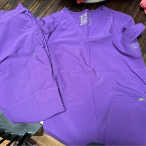 FIGS Ultra Violet Scrub Set